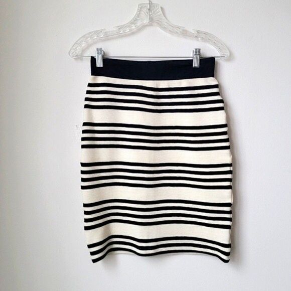 Forever 21 Textured Stripped Pencil Skirt Size Small - Picture 7 of 7
